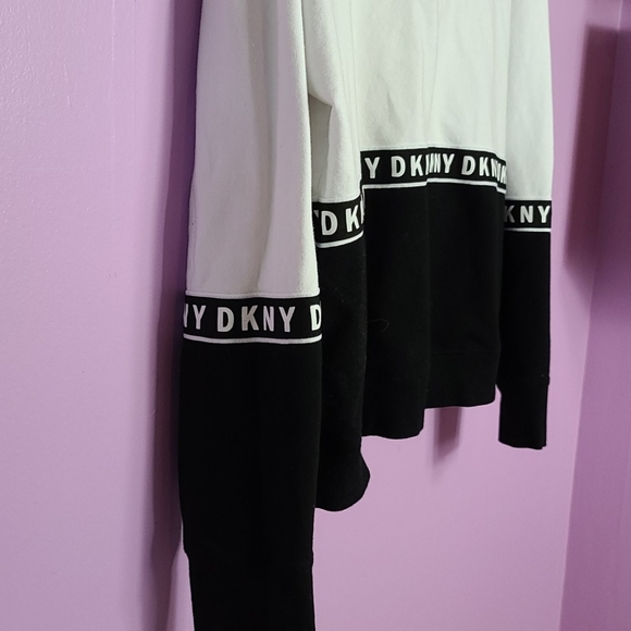 ποΈ DKNY Hoodie - Picture 6 of 9